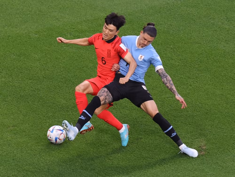 uruguay chia diem han quoc trong tran cau cang nhu day dan hinh 4