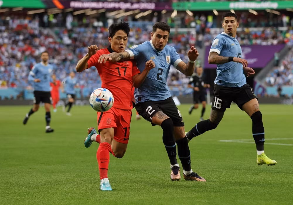 uruguay chia diem han quoc trong tran cau cang nhu day dan hinh 1
