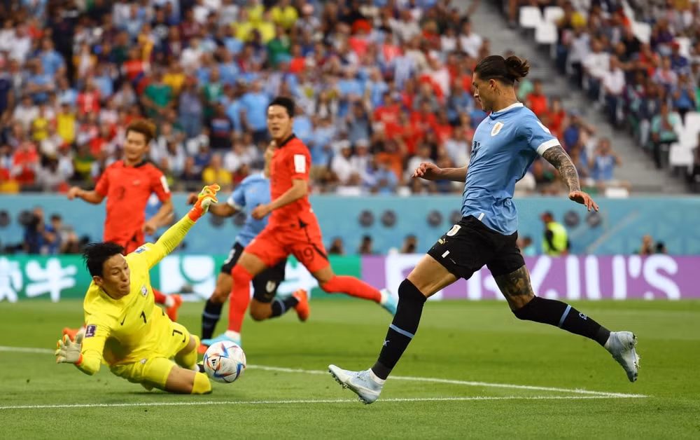 uruguay chia diem han quoc trong tran cau cang nhu day dan hinh 5