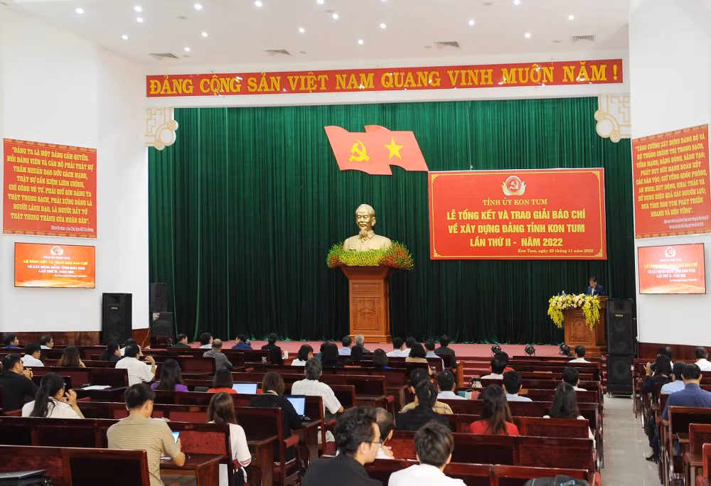kon tum to chuc le tong ket va trao giai bao chi ve xay dung dang tinh lan thu ii nam 2022 hinh 1