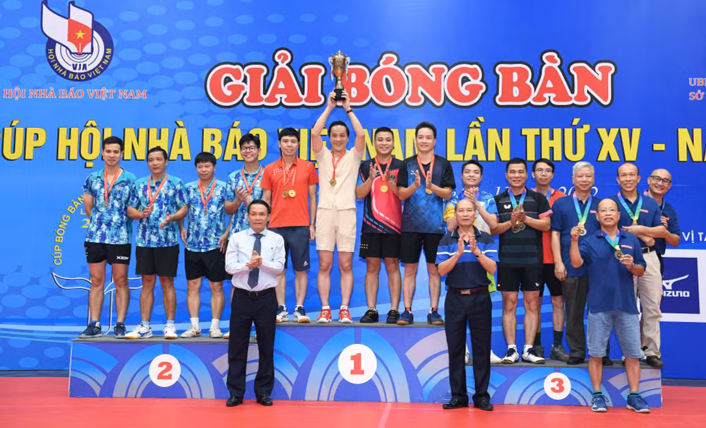 giai bong ban cup hoi nha bao viet nam noi hoi tu va gan ket nhung nguoi lam bao yeu the thao hinh 1