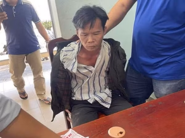 bat nghi can sat hai nu chu quan ca phe de cuop tien vang o long an hinh 1