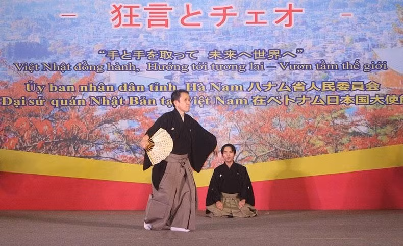 giao luu nghe thuat kyogen nhat ban va nghe thuat cheo viet nam tai ha nam hinh 1