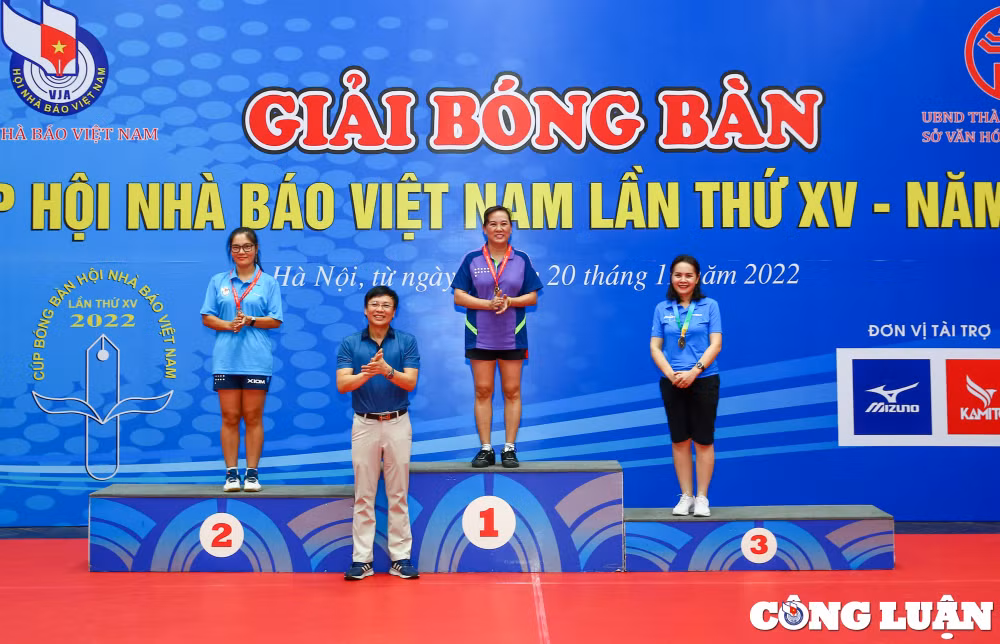 cac hang muc giai thuong tai giai bong ban cup hoi nha bao viet nam lan thu xv hinh 18