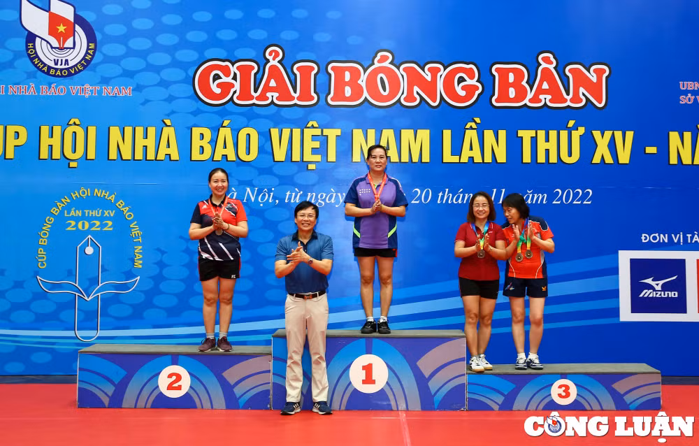 cac hang muc giai thuong tai giai bong ban cup hoi nha bao viet nam lan thu xv hinh 17