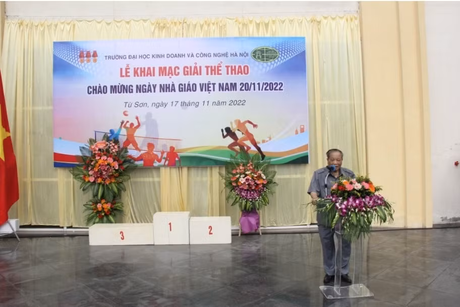 ngay hoi the thao cua sinh vien truong dai hoc kinh doanh va cong nghe ha noi hinh 1