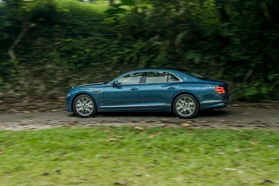 bentley flying spur hybrid ra mat tai viet nam gia tu 168 ty dong hinh 6
