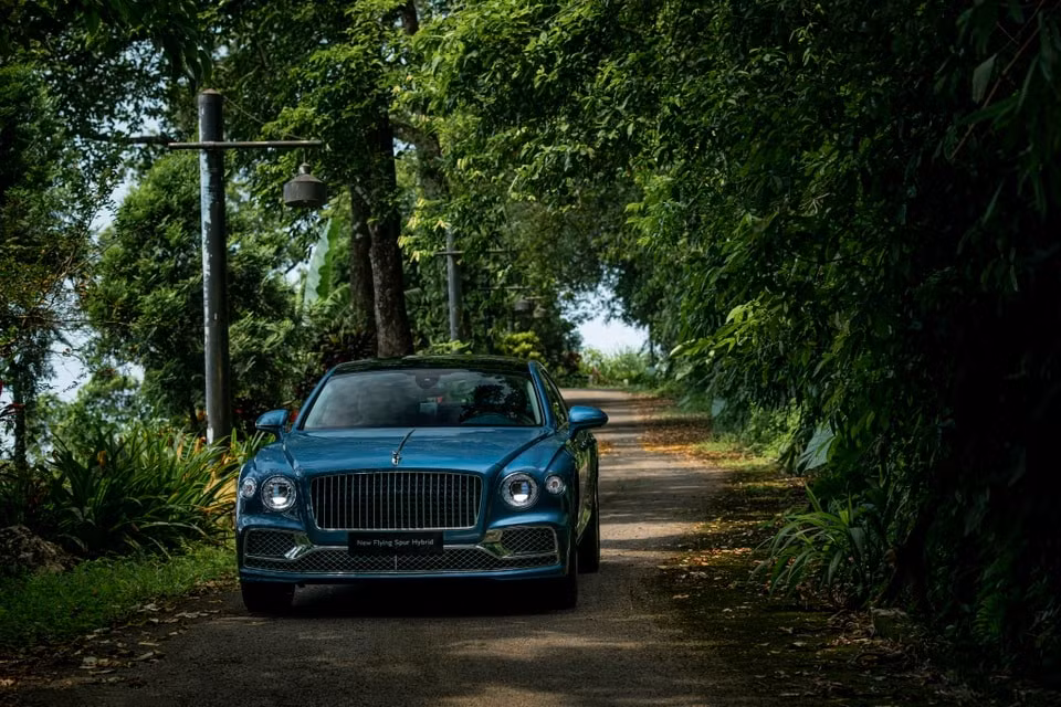 bentley flying spur hybrid ra mat tai viet nam gia tu 168 ty dong hinh 2