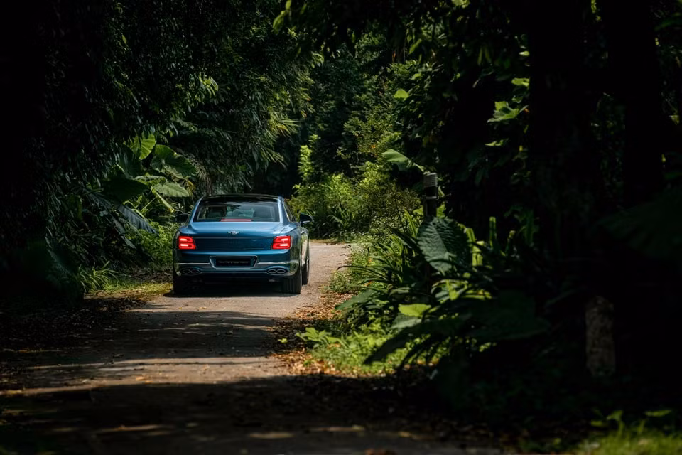 bentley flying spur hybrid ra mat tai viet nam gia tu 168 ty dong hinh 9