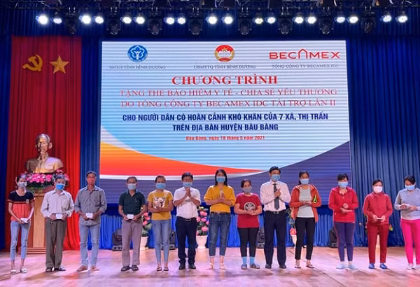 phat dong chuong trinh tang so bhxh the bhyt cho nguoi co hoan canh kho khan nam 2022 hinh 1