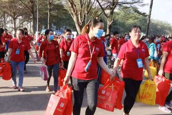 hon 1000 cong nhan tham gia chuong trinh tet sum vay xuan gan ket nam 2023 hinh 1