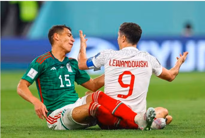 lewandowski sut hong phat den ba lan danh roi diem dang tiec hinh 3