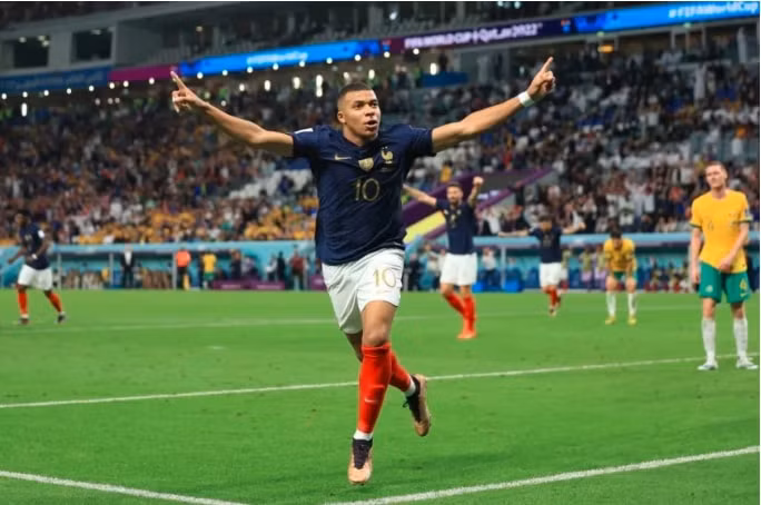 mbappe va giroud toa sang dt phap thang nguoc australia hinh 3