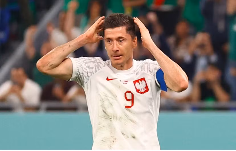 lewandowski sut hong phat den ba lan danh roi diem dang tiec hinh 2