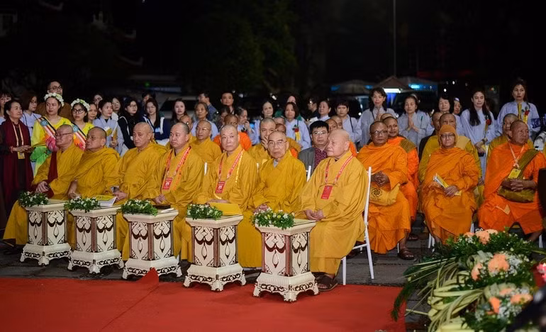 khoa le tung kinh chuyen phap luan va thap nen cau nguyen truoc them dai hoi phat giao lan ix hinh 1