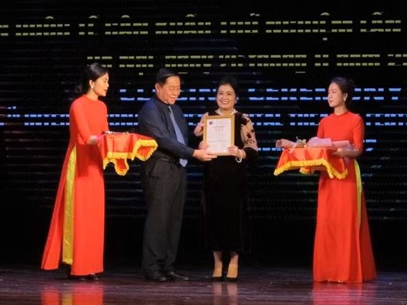 trao 81 huy chuong tai lien hoan quoc te san khau thu nghiem lan thu v hinh 1