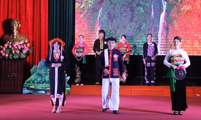 thanh hoa to chuc lien hoan van nghe chuyen tinh pha dua va phien cho vung cao hinh 2