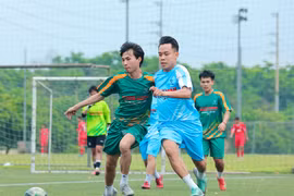 Xác định 4 đội bóng vào bán kết Giải bóng đá Cúp Nhà báo và Công luận lần thứ V