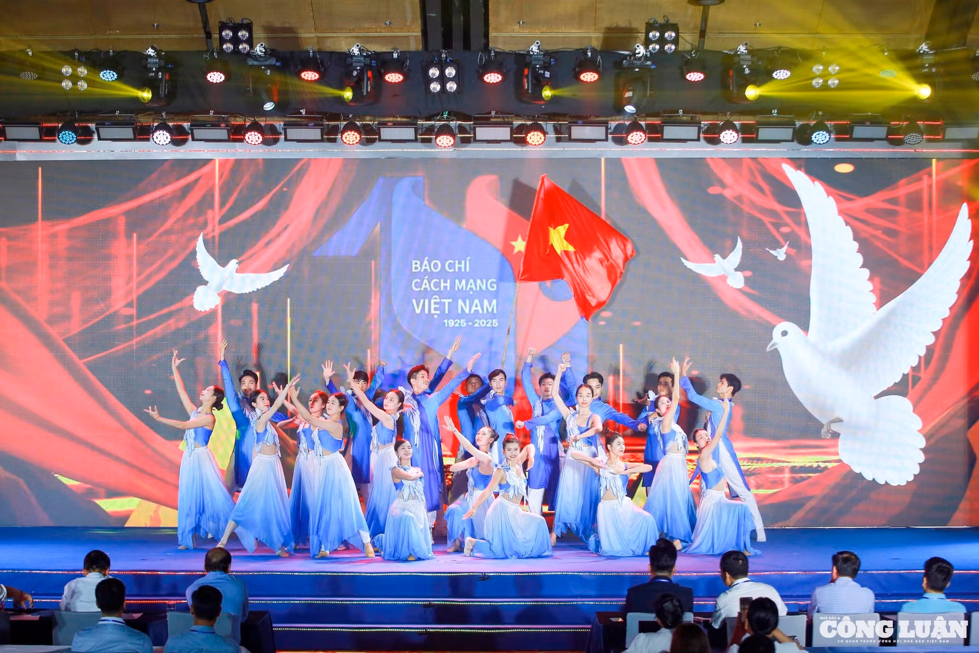 hội báo _7
