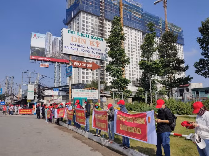sau khi nguoi dan phan doi cong ty naviland hen tai khoi dong du an roxana plaza sang nam 2022 hinh 1