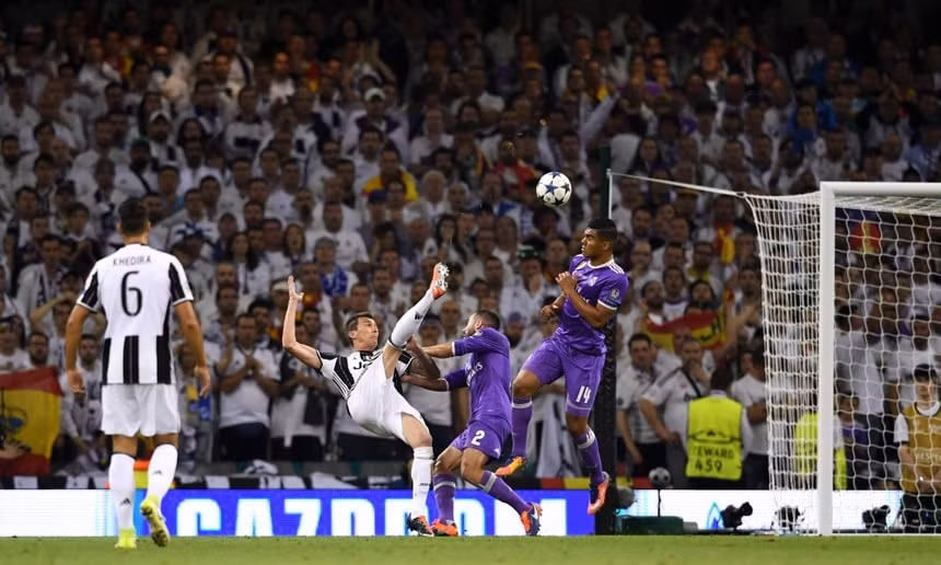 10 pha ghi ban dep nhat trong lich su champions league hinh 2