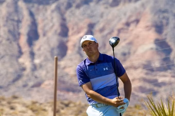 golfer nguoi my jordan spieth tro lai top 10 the gioi sau ba nam hinh 1