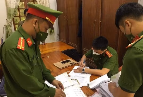 nghe an khoi to pho chu tich xa sai pham trong chi tra tien ho tro lu lut hinh 1