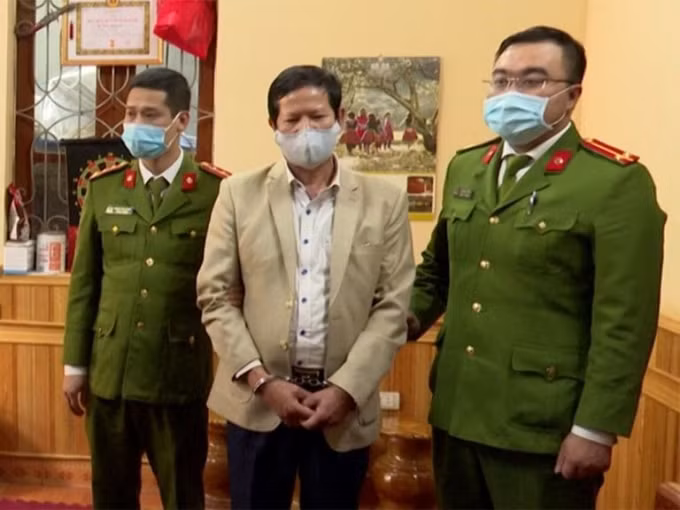 nhung quan chuc nganh y nao bi ky luat xu li hinh su thoi gian qua hinh 4