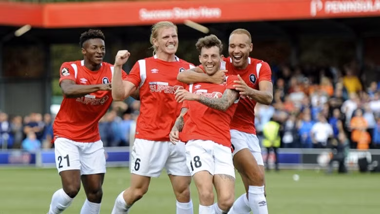 nhan dinh tran dagenham va redbridge vs salford city 2h45 ngay 9 11 hinh 1