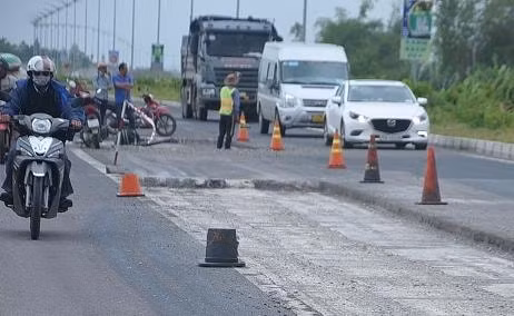 khan truong khac phuc hu hong tren quoc lo 1 qua tinh quang ngai hinh 1