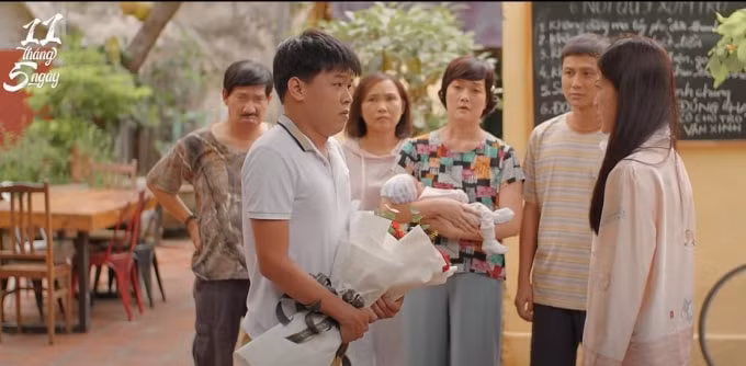 11 thang 5 ngay tap 44 dang ngo ngang khi nghe tin nhi vao sai gon hinh 1