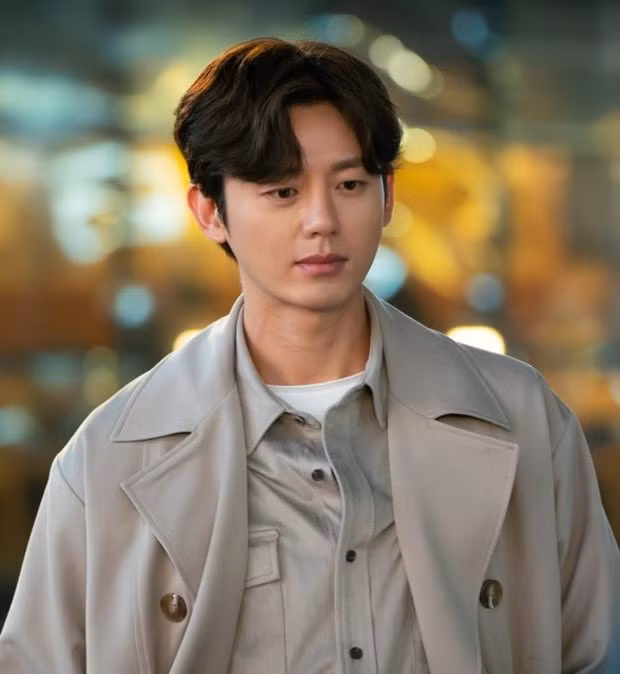 lee ji hoon bi nhan vien doan phim to dua nguoi quen den de doa hinh 2