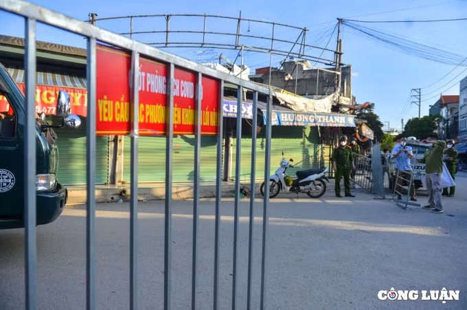 ha noi gian cach 1 xa co khoang 19000 dan dong cua cho vai ninh hiep hinh 1