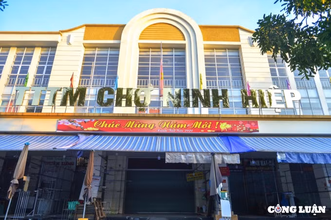 ha noi gian cach 1 xa co khoang 19000 dan dong cua cho vai ninh hiep hinh 9