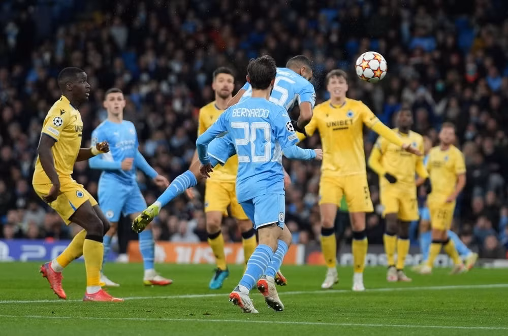 man city tien sat tam ve vao vong 1 8 champions league hinh 7