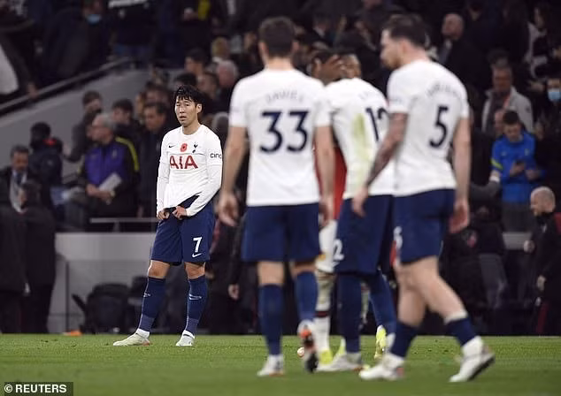 clb tottenham sa thai hlv nuno santo hinh 2