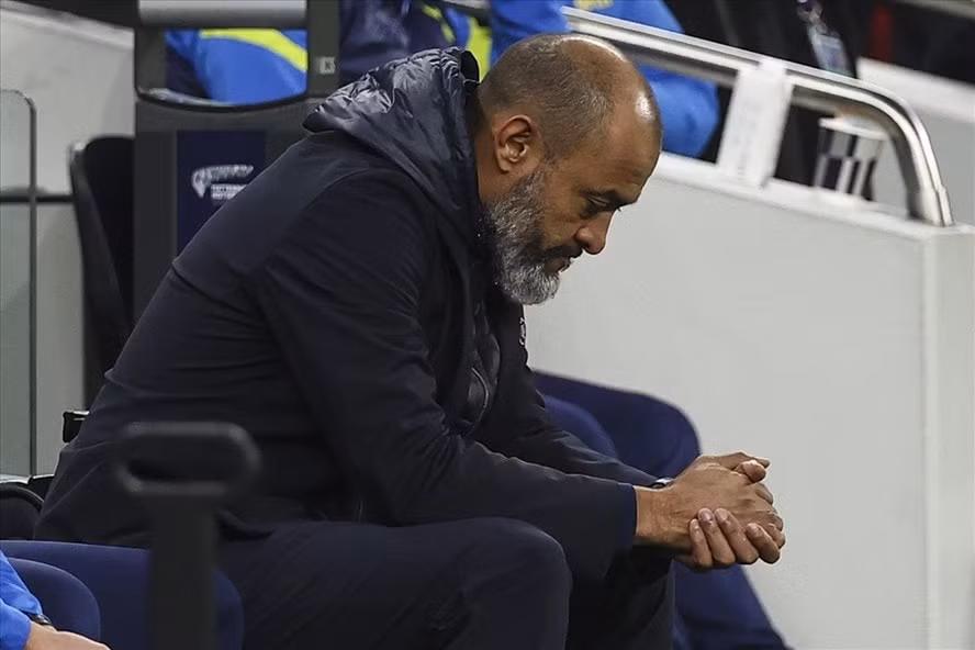 clb tottenham sa thai hlv nuno santo hinh 1