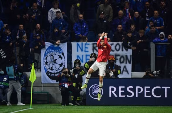 cristiano ronaldo lap cu dup giai cuu mu thoat hiem truoc atalanta hinh 6
