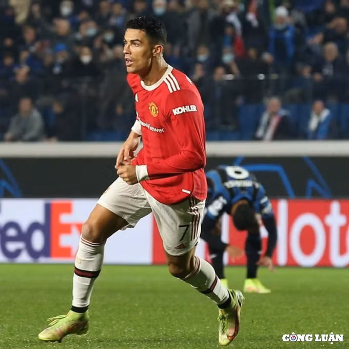 cristiano ronaldo lap cu dup giai cuu mu thoat hiem truoc atalanta hinh 3