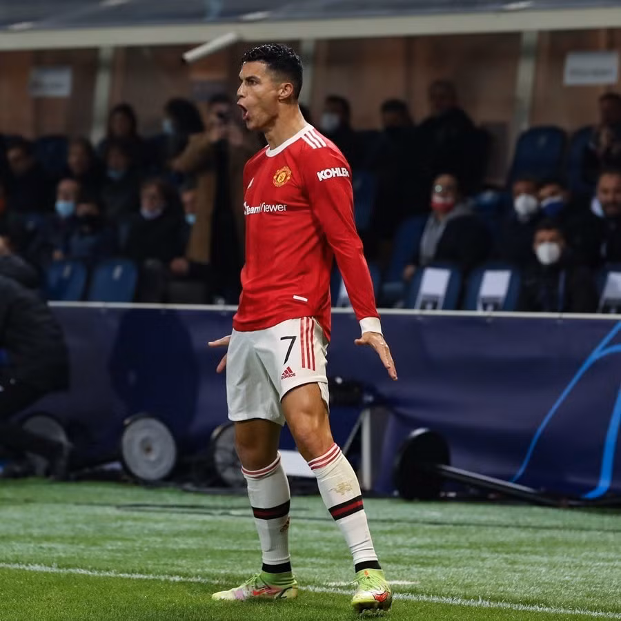 cristiano ronaldo lap cu dup giai cuu mu thoat hiem truoc atalanta hinh 9