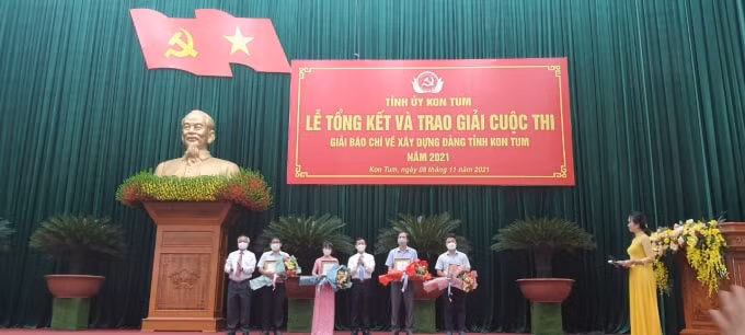 giai bao chi ve xay dung dang tinh kon tum nam 2021 duoc to chuc thanh cong hinh 2