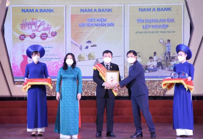 nhieu san pham nam a bank dat top 100 san pham dich vu tot nhat cho gia dinh tre em hinh 1