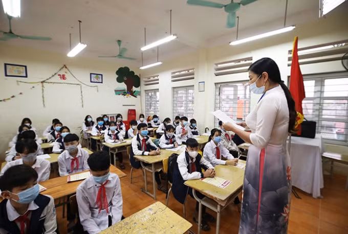 ha noi dieu chinh phuong an cho hoc sinh tro lai truong chi hoc sinh lop 12 di hoc truc tiep hinh 1