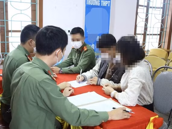 ha tinh quay roi lop hoc truc tuyen 4 hoc sinh bi xu phat hinh 1
