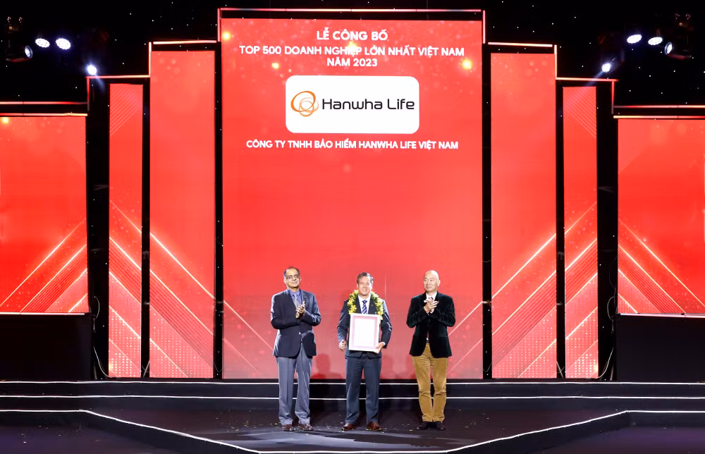hanwha life viet nam tiep tuc nam trong top 500 doanh nghiep lon nhat viet nam hinh 1