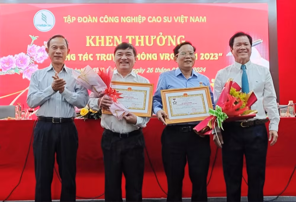 trao giai thuong bao chi viet ve nganh cao su viet nam lan 3 2023 hinh 2