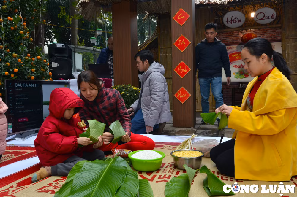 tre em vuot ret thi goi banh chung tai ha noi hinh 7