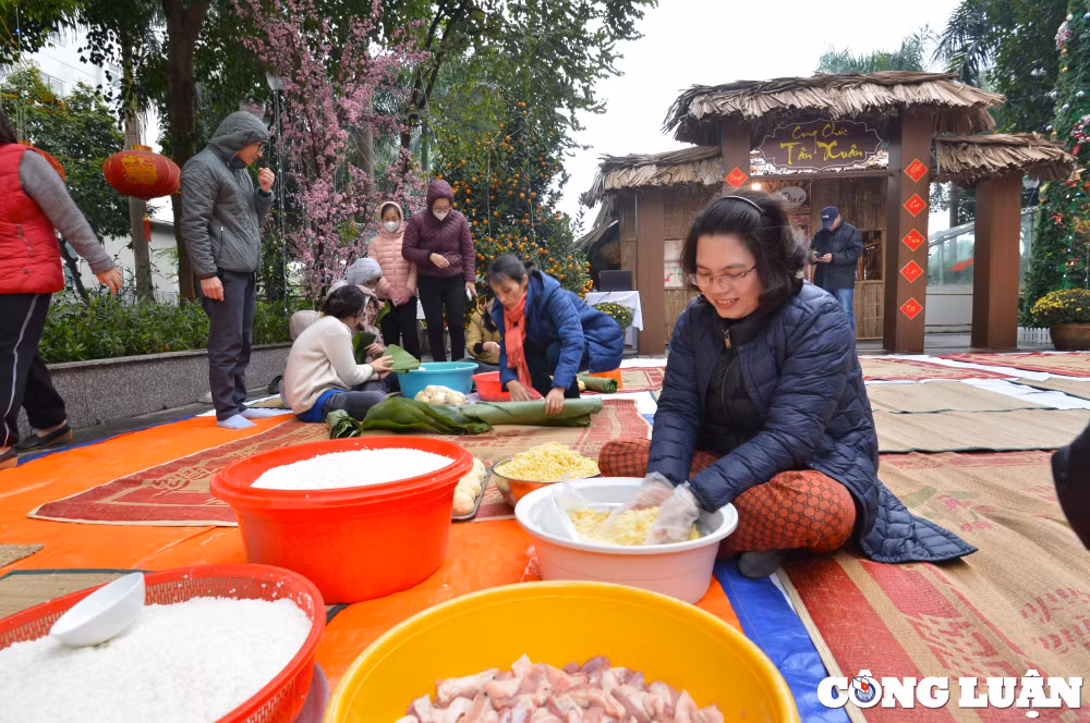 tre em vuot ret thi goi banh chung tai ha noi hinh 12