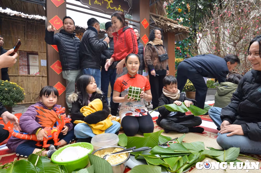 tre em vuot ret thi goi banh chung tai ha noi hinh 3