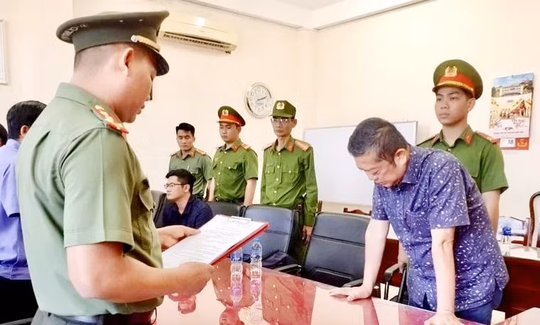hau giang bat tam giam chu tich hoi dong thanh vien va giam doc cong ty tnhh dau tu phat trien plc vi thanh hinh 1